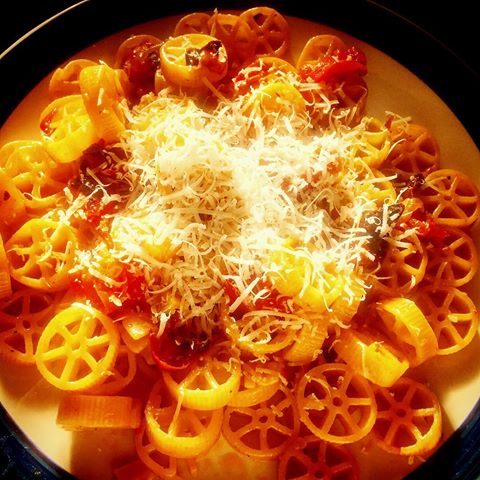 Introdurre nuovi alimenti. Parmigiano e Pecorino. Non è mai tardi!