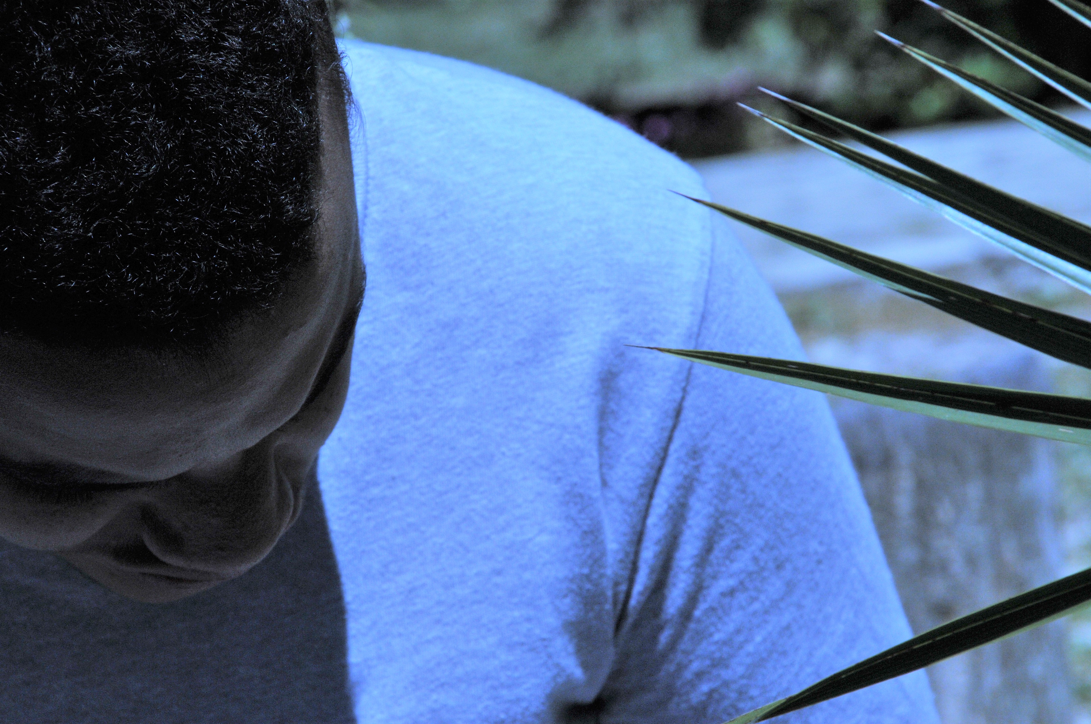 Come riconoscere e come comportarsi con una persona autistica