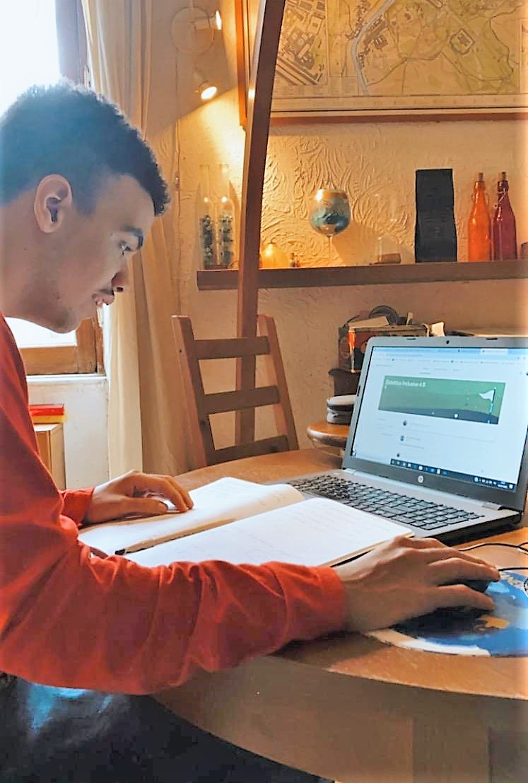 Didattica a distanza. Come far stare seduto l’allievo davanti al PC