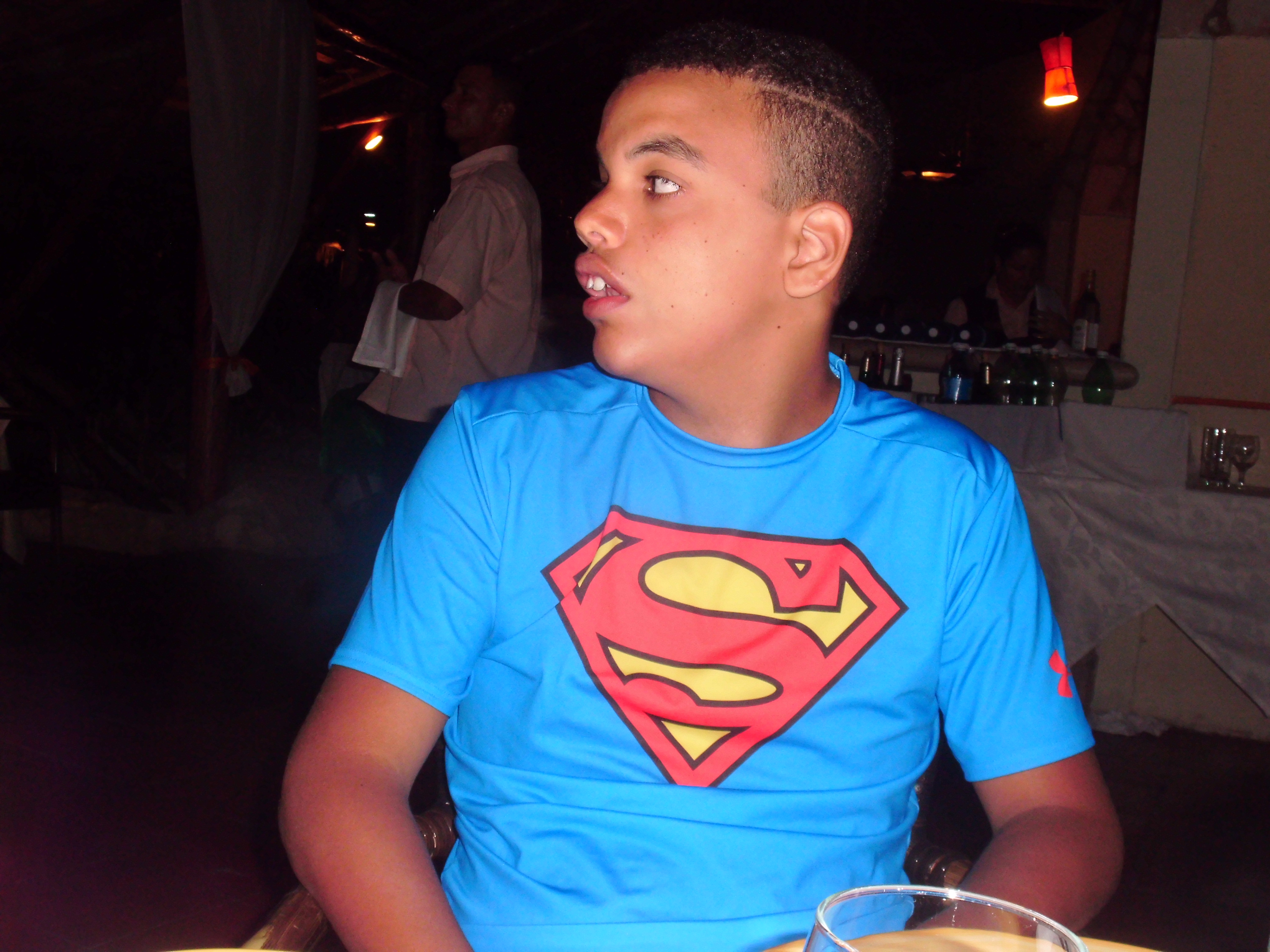 Vestizione. Indossare la maglietta per il verso giusto