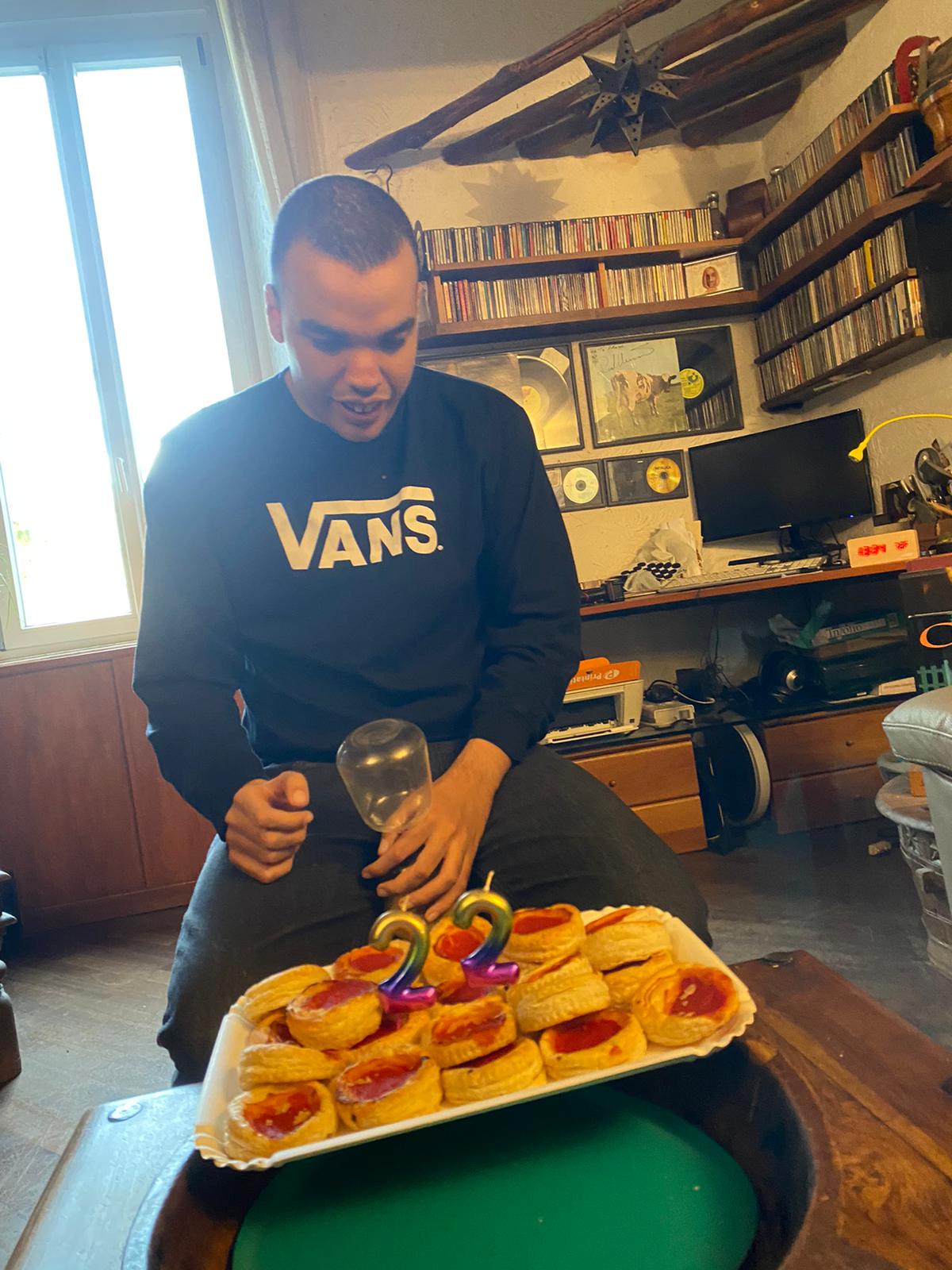 Tanti auguri Ares. 22 anni