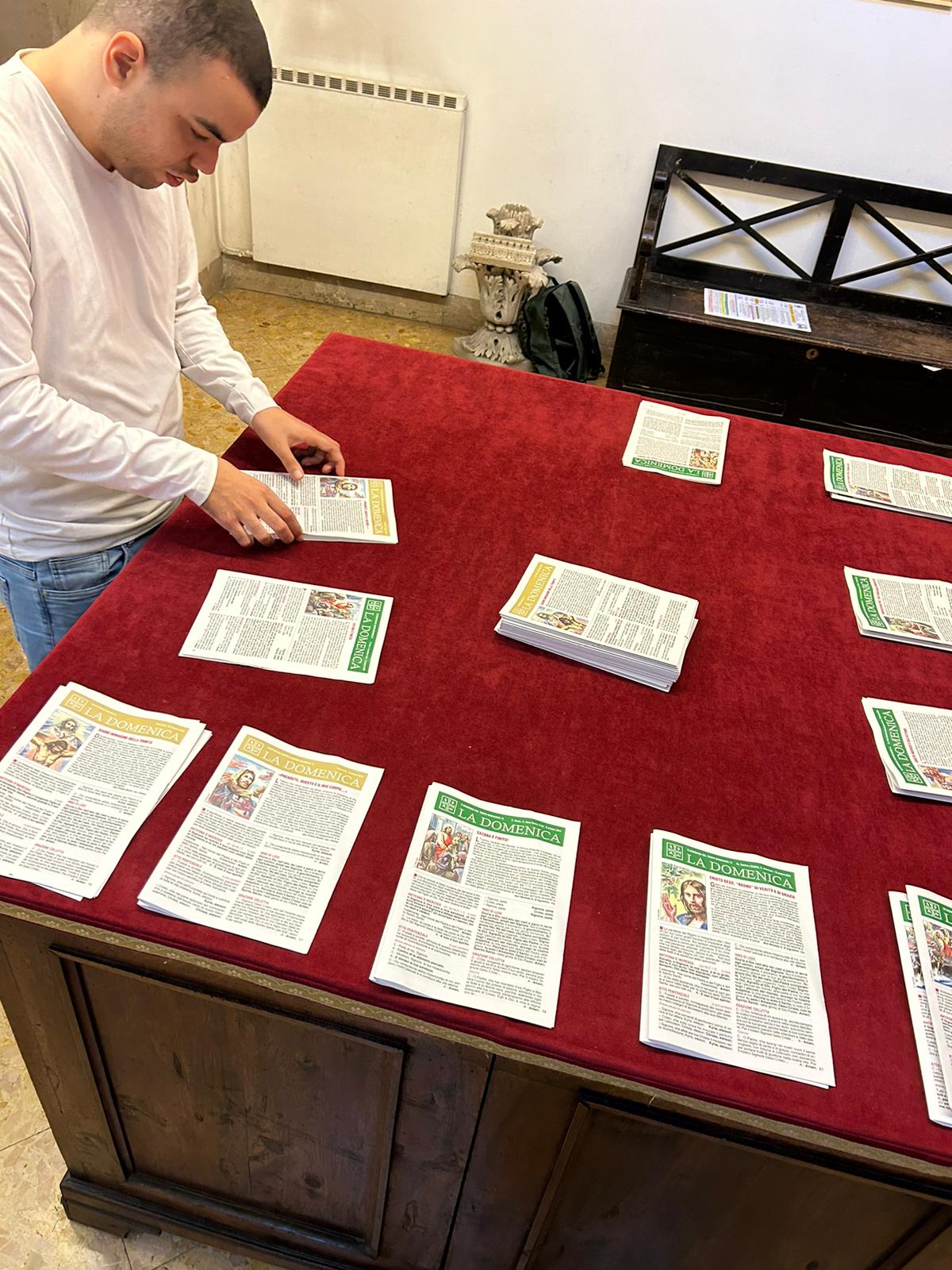 I nuovi inizi lavorativi di Ares. I volantini