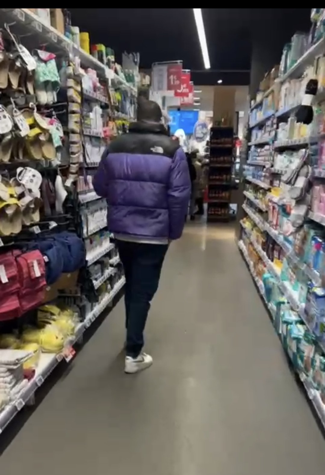 Preparazione di Ares al lavoro nel supermercato Carrefour (terza parte)