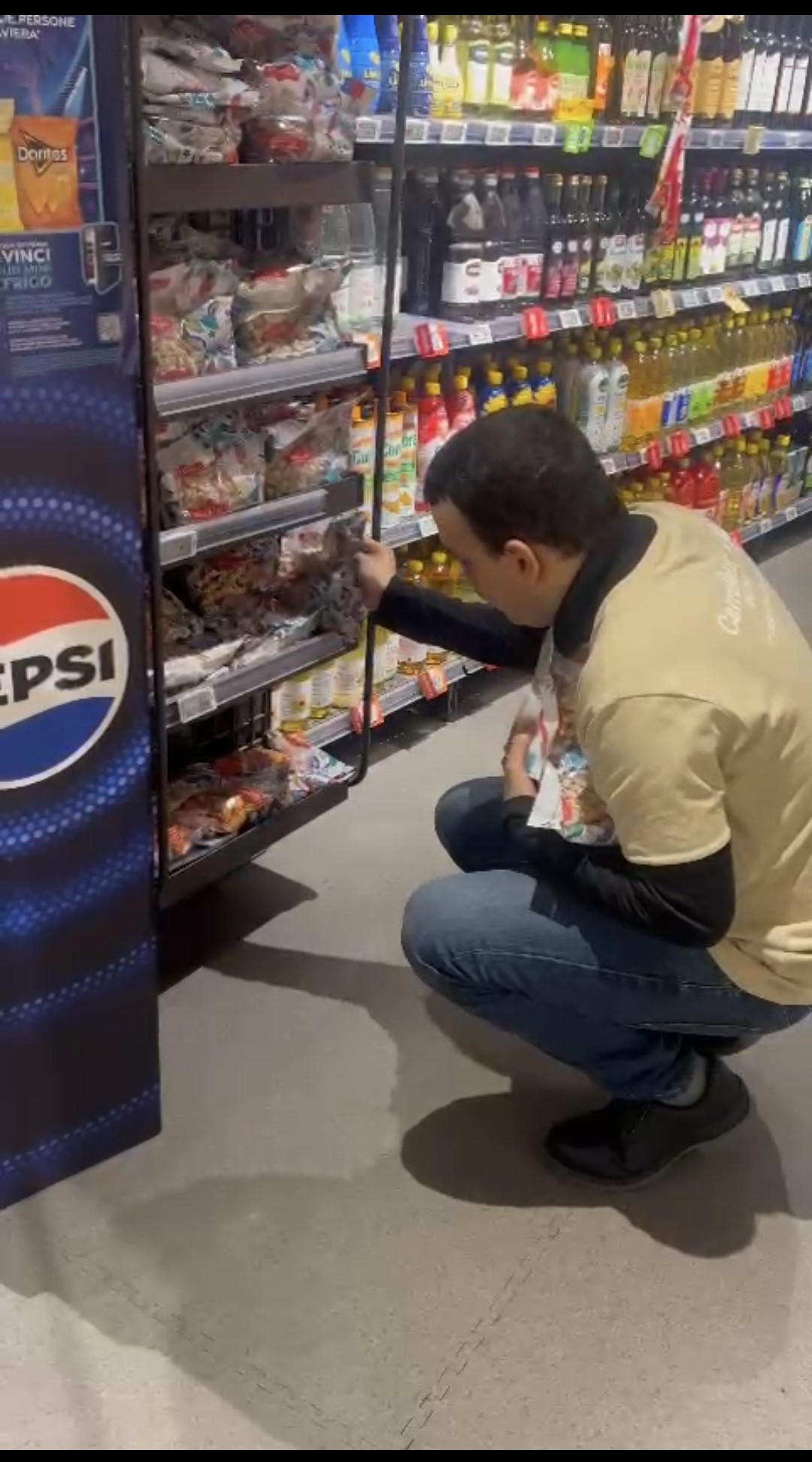 6 giorno di lavoro di Ares al supermercato. Più attività!